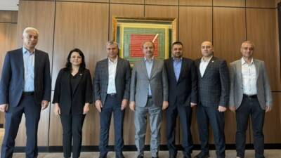 Sağlık-Sen Aksaray Şube Başkanı Rıfat Kaya, şube yönetim kurulu üyeleriyle