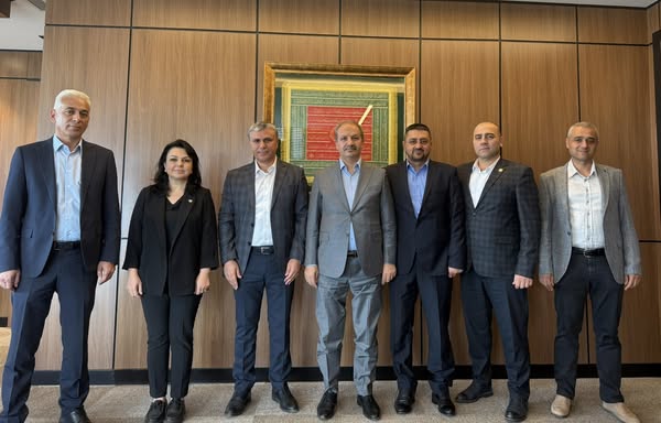 Sağlık-Sen Aksaray Şube Başkanı Rıfat Kaya, şube yönetim kurulu üyeleriyle