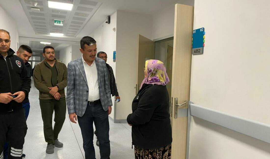 AK Parti İl Başkanı Aktürk’ten hastane ziyareti AK Parti Aksaray İl Başkanı Hamza Aktürk, sağlık camiasına ve