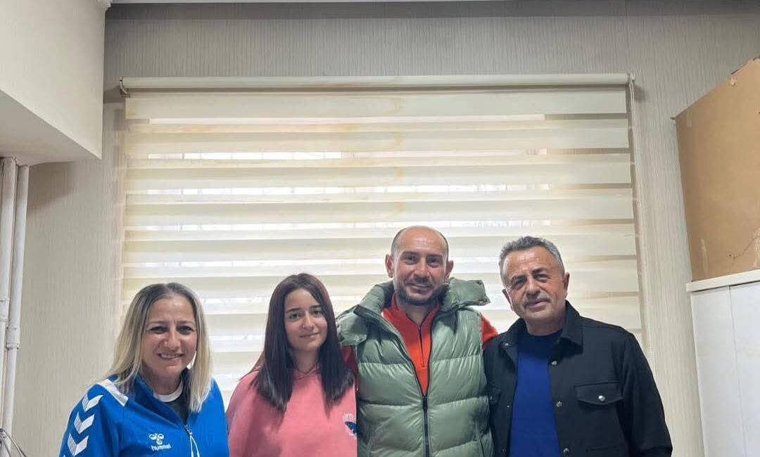 Ortaköy’deki sportif çalışmaları ile hentbol alanında yetişen genç sporcu Yaren