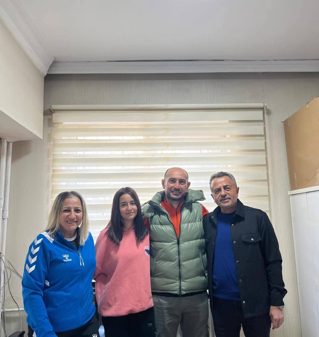 Ortaköy’deki sportif çalışmaları ile hentbol alanında yetişen genç sporcu Yaren