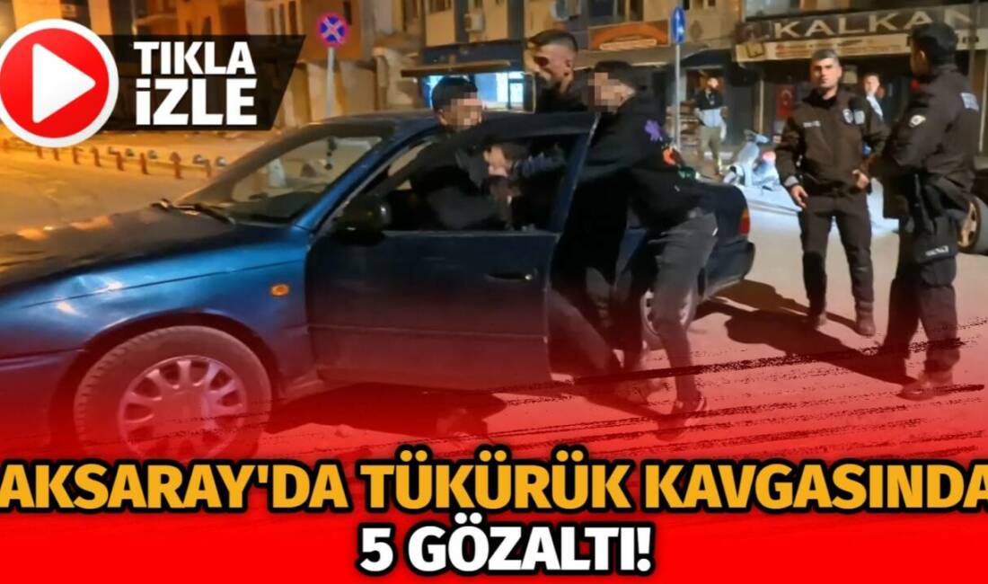 Aksaray’da yaşanan olayda yere tükürme yüzünden kavga çıktı. Çıkan kavgada