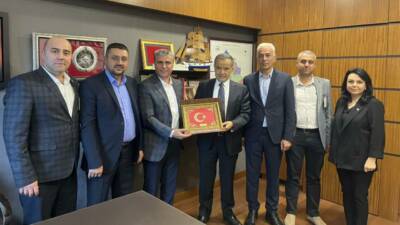 Sağlık-Sen Aksaray Şube Başkanı Rıfat Kaya, beraberindeki şube yönetimiyle birlikte