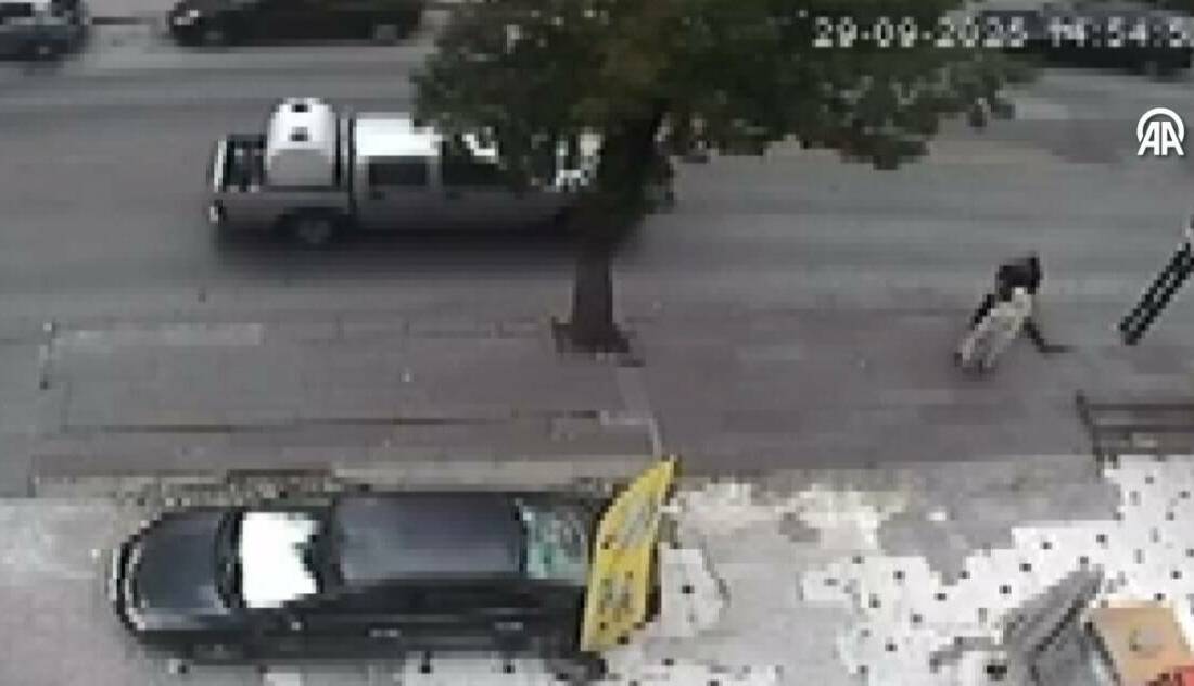 Ankara'nın Keçiören ilçesinde yaşanan olayda ambulans 77 yaşındaki kadına çarptı.