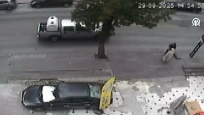 Ankara'nın Keçiören ilçesinde yaşanan olayda ambulans 77 yaşındaki kadına çarptı.