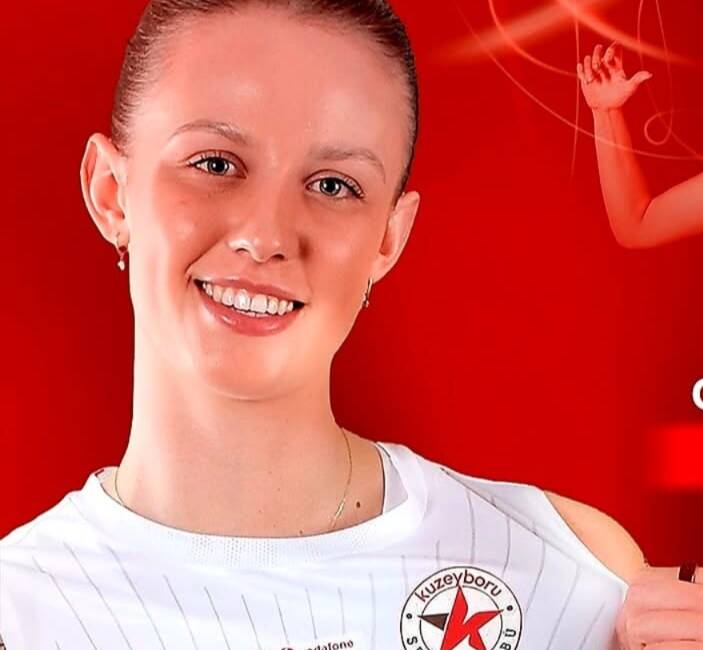 Voleybol arenasının dikkat çeken isimlerinden bir tanesi olan Martyna Czyrniańska,