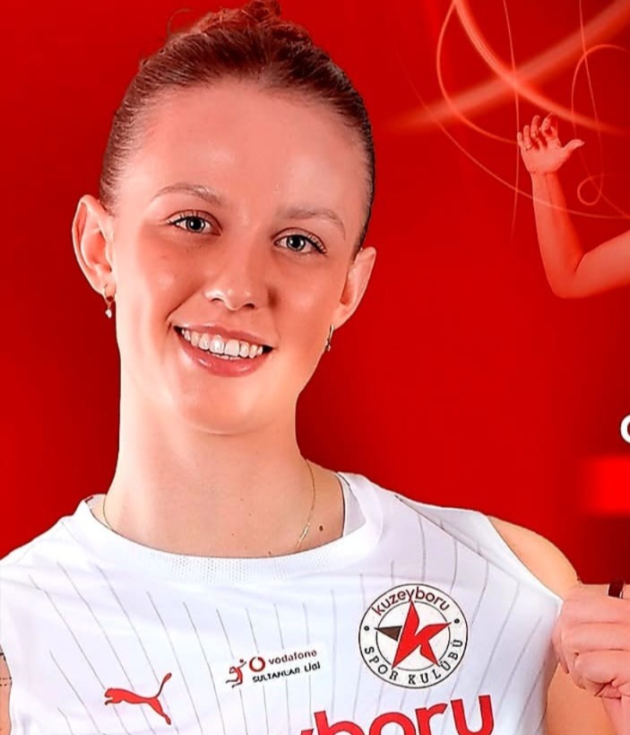 Voleybol arenasının dikkat çeken isimlerinden bir tanesi olan Martyna Czyrniańska,