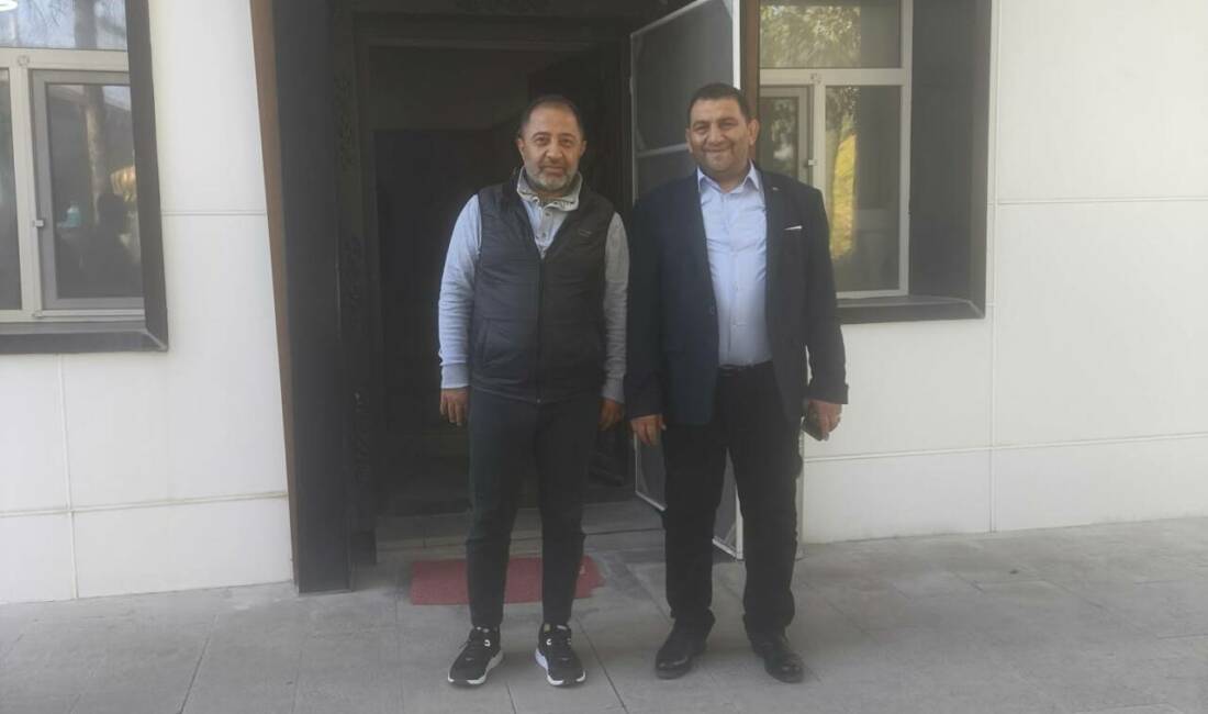 Aksaray Manavlar Odası Başkanı Kuddusi Yeşildal, Demirci Belediye Başkanı Ramazan