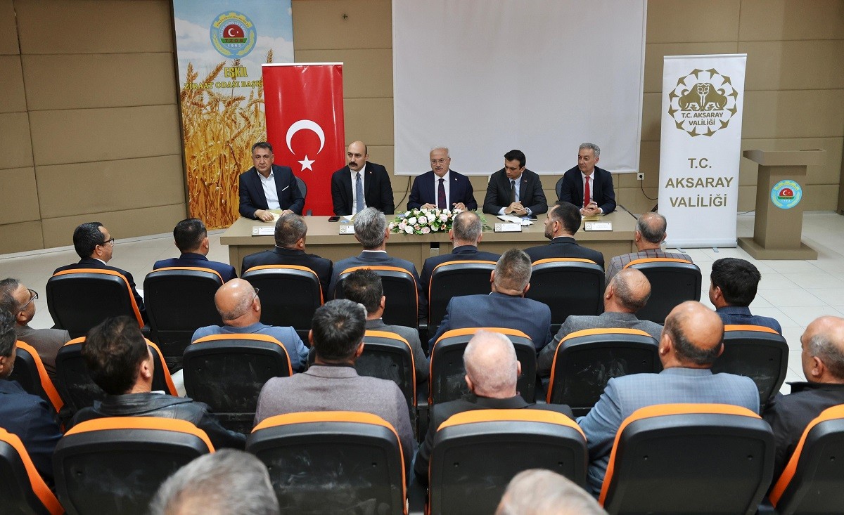 "Muhtar Buluşmaları" programı kapsamında Aksaray Valisi Mehmet Ali Kumbuzoğlu, Eskil