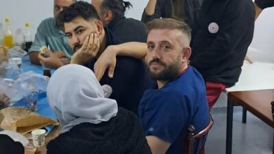 Öz Sağlık-İş Sendikası Aksaray İl Başkanı Nizamettin Karabaş, sendika temsilcileriyle