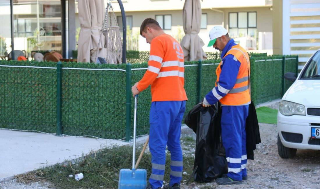 Aksaray Belediyesi, şehir genelinde başlattığı temizlik çalışmalarını kararlılıkla sürdürüyor. Ekipler,