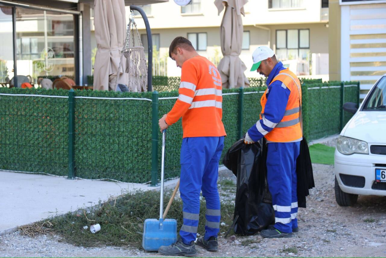 Aksaray Belediyesi, şehir genelinde başlattığı temizlik çalışmalarını kararlılıkla sürdürüyor. Ekipler,