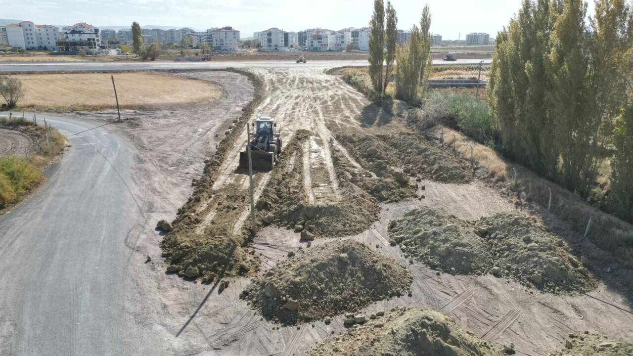 Aksaray Belediyesi, şehir genelinde ulaşım ağını genişletmeye ve trafik yoğunluğunu