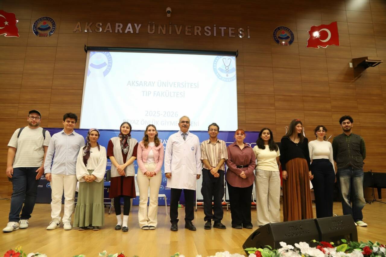 Aksaray Üniversitesi (ASÜ) Tıp Fakültesi’nin birinci sınıf öğrencilerine yönelik Beyaz