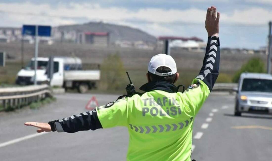 Yeni trafik düzenlemesine göre makas atmak, drift ve ‘dur’ ihtarına
