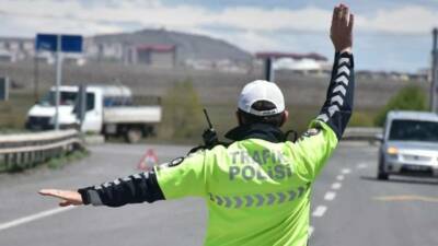 Yeni trafik düzenlemesine göre makas atmak, drift ve ‘dur’ ihtarına