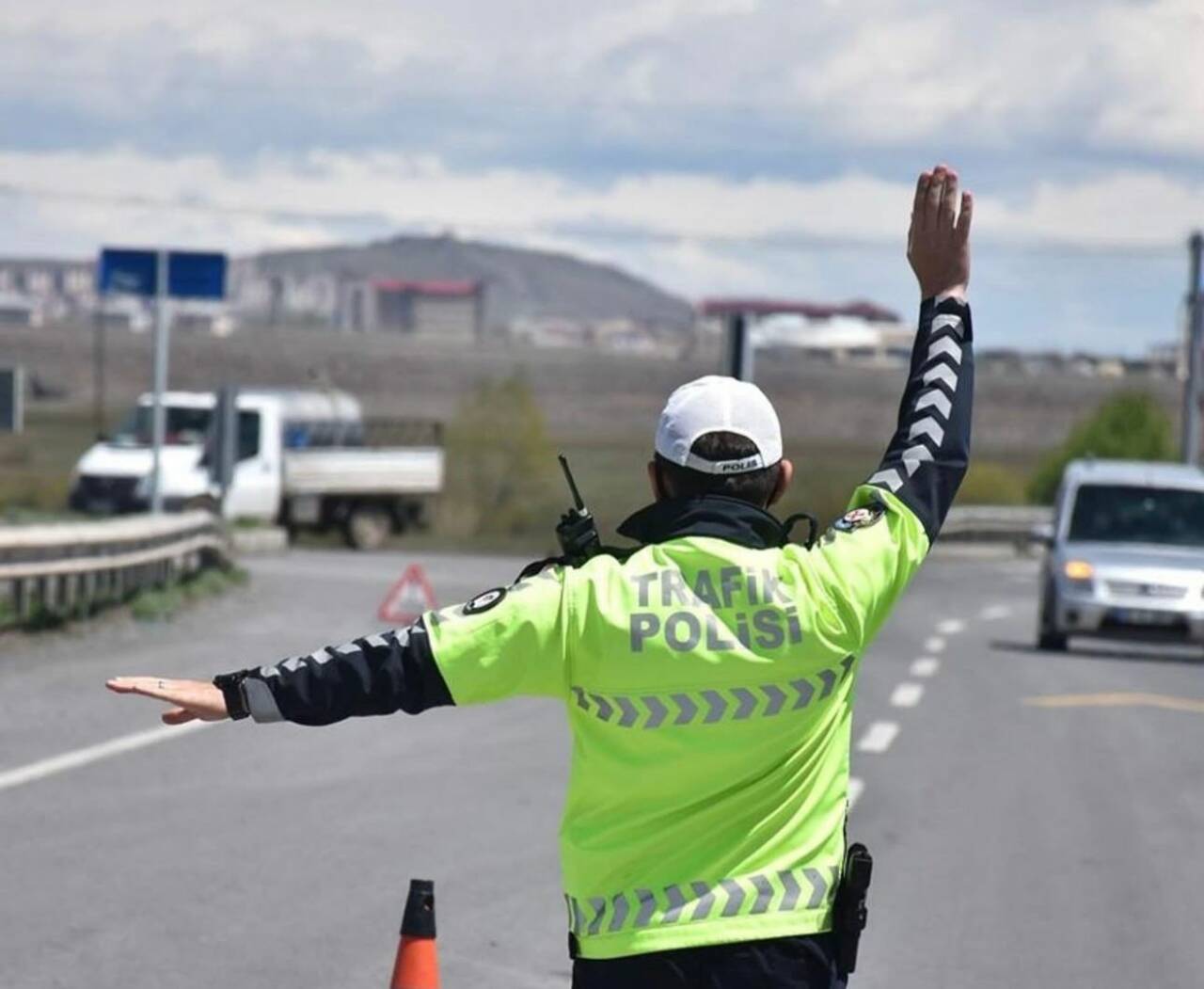 Yeni trafik düzenlemesine göre makas atmak, drift ve ‘dur’ ihtarına