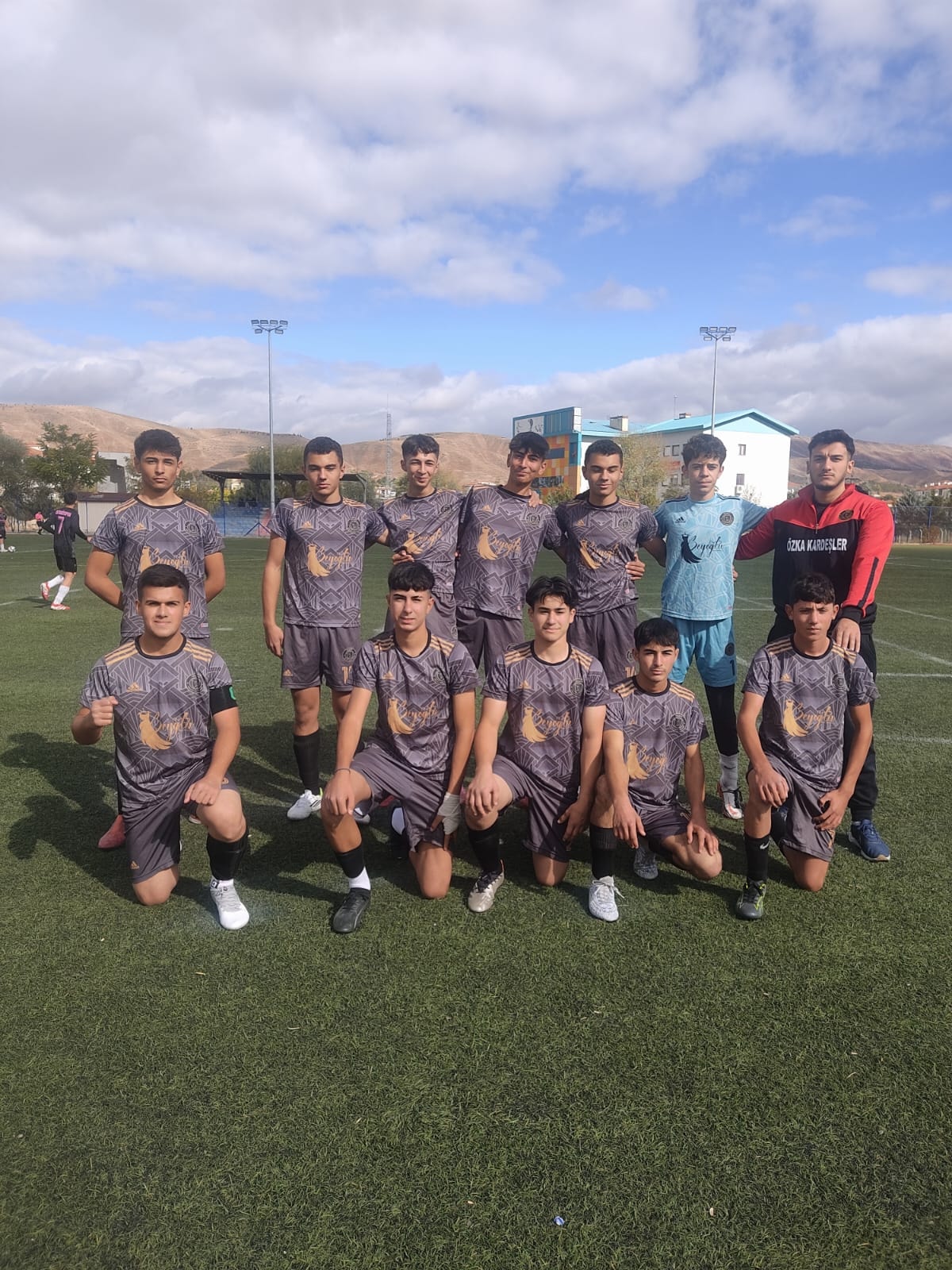 Aksaray U18 Ligi genç futbolcuların sahadaki performanslarıyla renklenirken, ilk haftalar