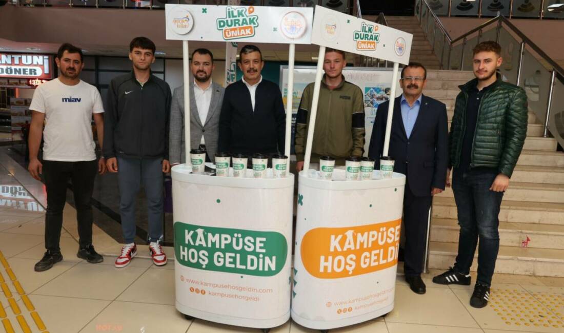 AK Parti İl Başkanı Hamza Aktürk, Aksaray Üniversitesi’nde öğrencilerle buluşarak