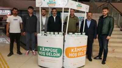 AK Parti İl Başkanı Hamza Aktürk, Aksaray Üniversitesi’nde öğrencilerle buluşarak