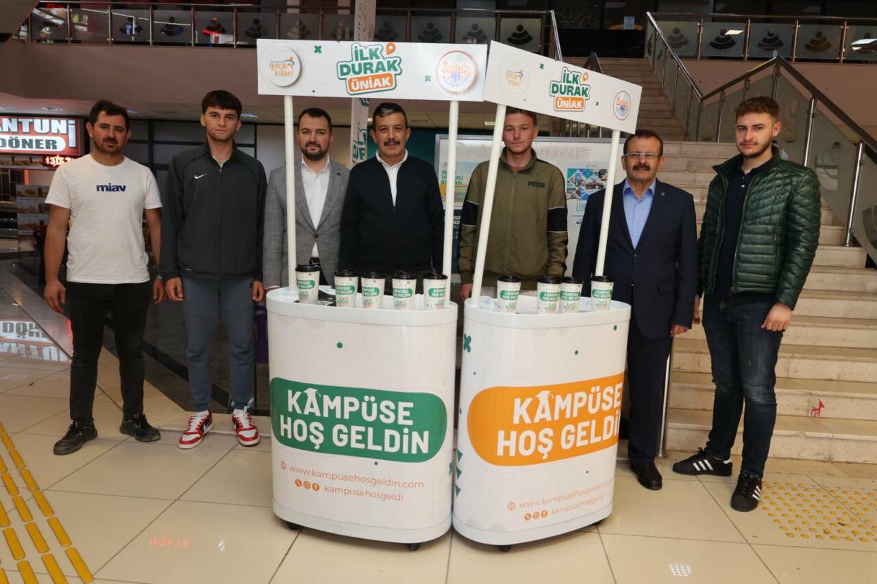 AK Parti İl Başkanı Hamza Aktürk, Aksaray Üniversitesi’nde öğrencilerle buluşarak