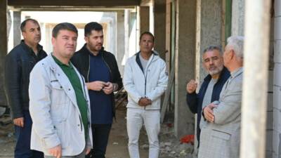 Aksaray Belediye Başkanı Evren Dinçer, Yeni Şehir Mezarlığı’nın hemen yanında