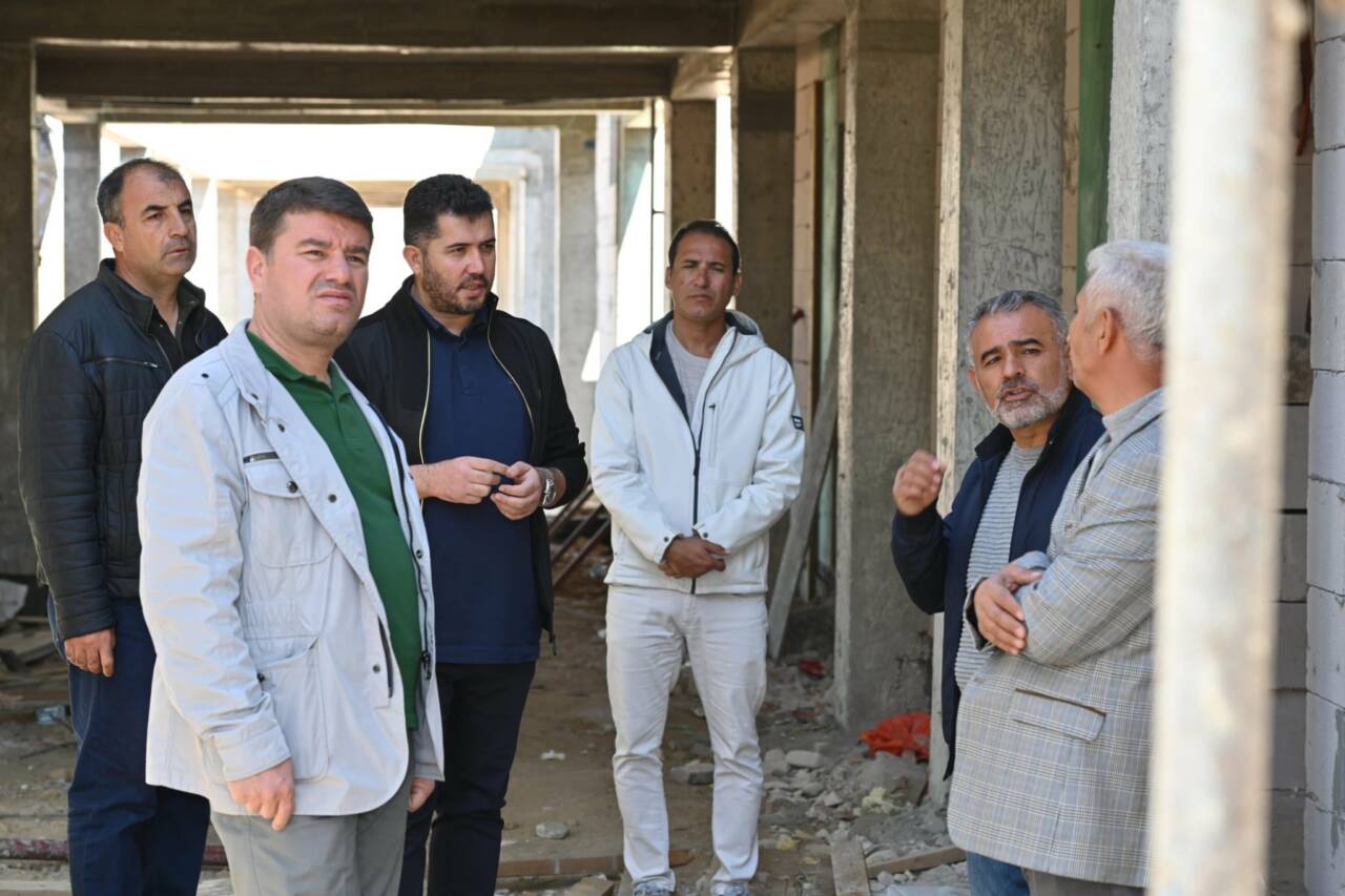 Aksaray Belediye Başkanı Evren Dinçer, Yeni Şehir Mezarlığı’nın hemen yanında