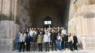 Aksaray Belediye Başkanı Dr. Evren Dinçer, üniversite öğrencileriyle bir araya