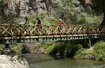 Kapadokya’nın kapısı Aksaray’daki Ihlara Vadisi’nde sonbahar renkleriyle birlikte turist yoğunluğu