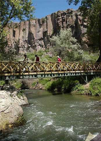 Kapadokya’nın kapısı Aksaray’daki Ihlara Vadisi’nde sonbahar renkleriyle birlikte turist yoğunluğu