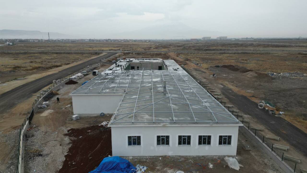 Aksaray Belediyesi tarafından hizmete açılması hedeflenen Hacılar Harmanı Mahallesi’nde yapımı