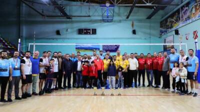 Aksaray’da 24 Kasım Öğretmenler Günü etkinlikleri çerçevesinde düzenlenen voleybol turnuvası,