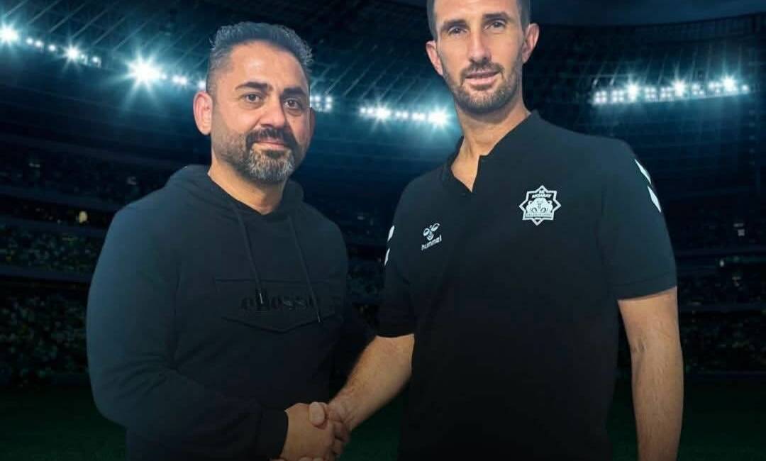 Siyah beyazlılar, Ladik Belediyespor’dan 36 yaşındaki Zekeriya Topayan ile anlaşarak
