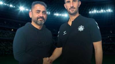 Siyah beyazlılar, Ladik Belediyespor’dan 36 yaşındaki Zekeriya Topayan ile anlaşarak