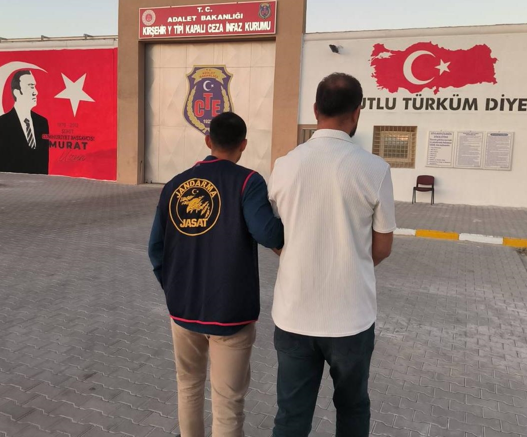 Kırşehir'de İl Jandarma Komutanlığı ekipleri tarafından yol uygulamasında, hakkında 7