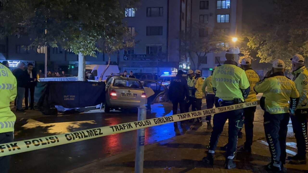 Konya'nın merkez Selçuklu ilçesinde yaşanan olayda otomobil yayaya çarpı. Kazada