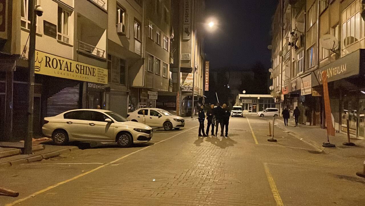 Kayseri'nin Kocasinan ilçesinde yaşanan olayda silahlı kavga çıktı. Çıkan silahlı