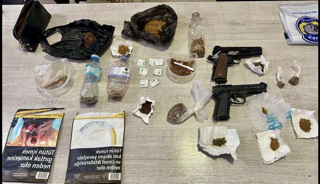 Konya'nın Cihanbeyli ilçesinde Emniyet Müdürlüğü ekipleri tarafından uyuşturucuyla yakalanan zanlı