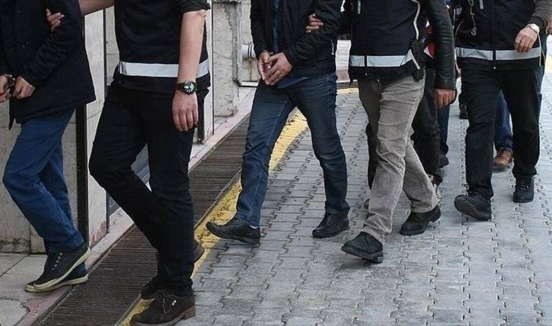 Kırşehir'de polis ekiplerinin uyuşturucu operasyonunda bir ikamette kuzine sobaya gizlenmiş