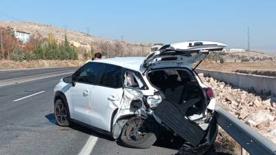 Çankırı'da yaşanan olayda ambulansla otomobil çarpıştı. Kazada 1 kişi yaralandı.