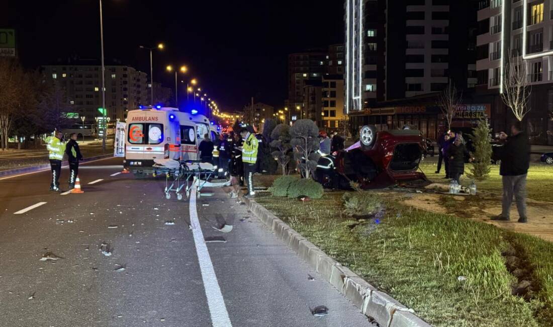 Nevşehir'de yaşanan olayda kavşakta iki otomobil çarpıştı. Kazada 4 kişi