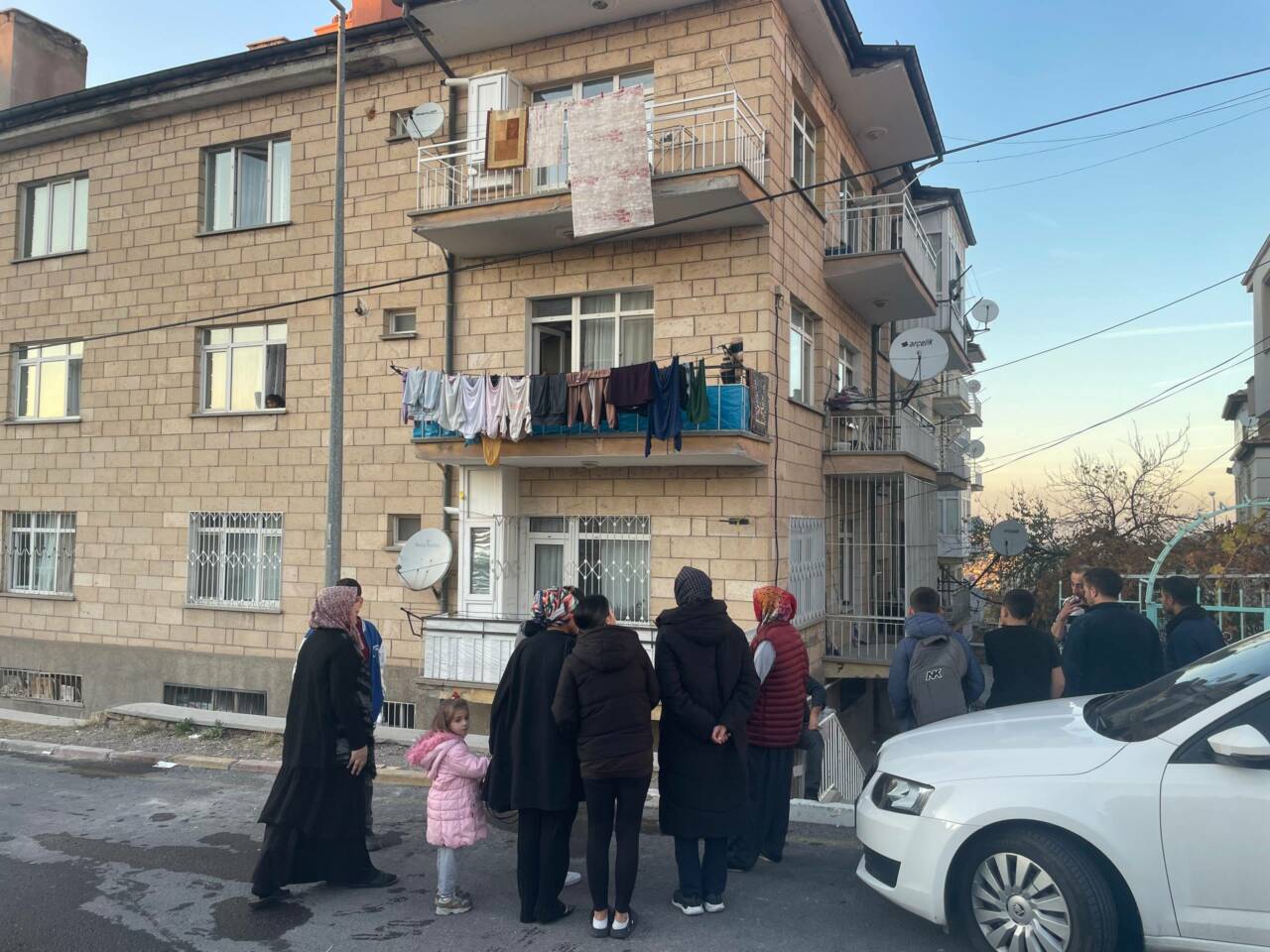 Nevşehir'de meydana gelen olayda bir apartmanın bodrum katında yangın çıktı.