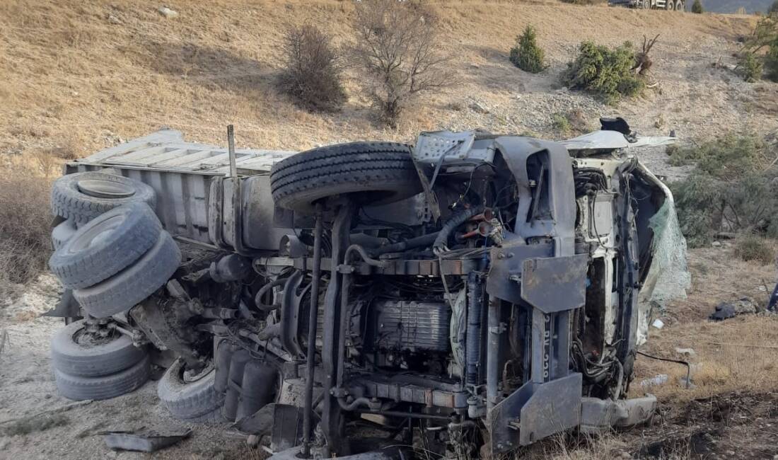Konya'nın Kadınhanı ilçesinde yaşanan olayda şarampole kamyon devrildi. Kazada kamyonun