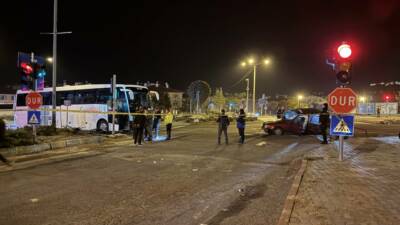 Nevşehir'in Ürgüp ilçesinde yaşanan olayda yabancı turistleri taşıyan tur otobüsüyle