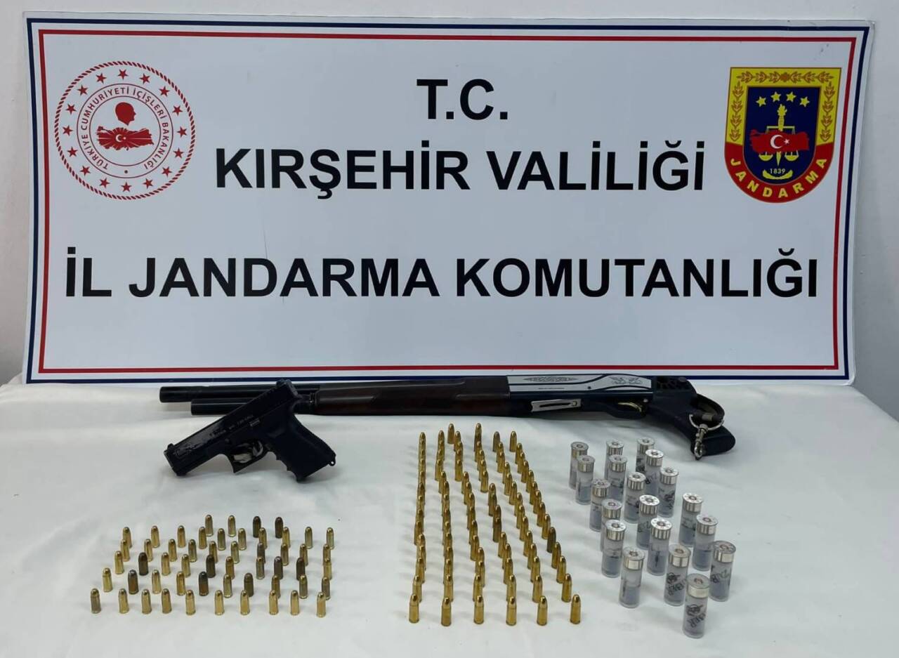 Kırşehir'de jandarma ekipleri tarafından 1 av tüfeği, 1 tabanca ve