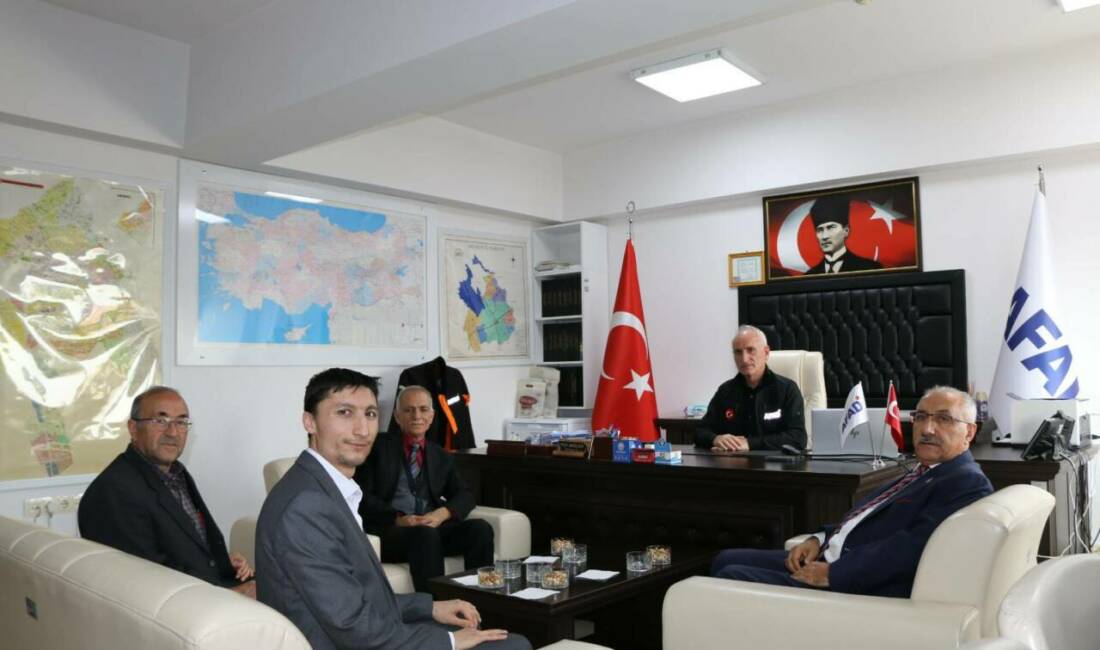 DEVA Partisi Aksaray İl Başkanı Necati Coşkuner, beraberindeki Esvelt Saltan,