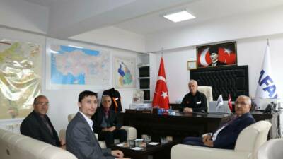 DEVA Partisi Aksaray İl Başkanı Necati Coşkuner, beraberindeki Esvelt Saltan,