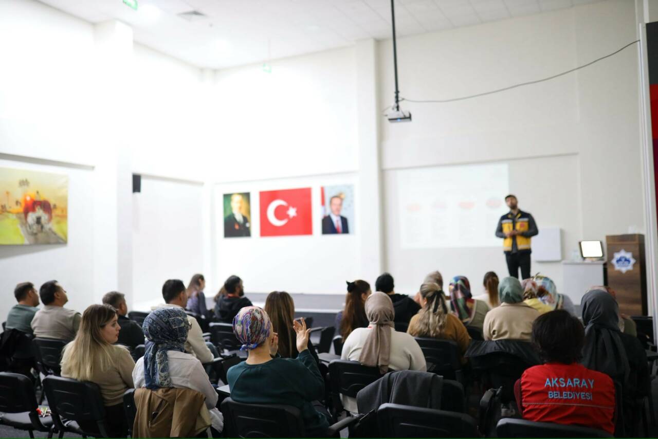 Aksaray Belediyesi, engelli bireylere verilen hizmetin niteliğini artırmak amacıyla personel