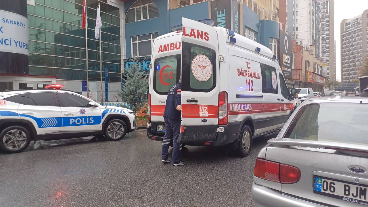 Kayseri’nin Kocasinan ilçesinde yaşanan olayda bıçaklı kavga çıktı. Kavgada 1