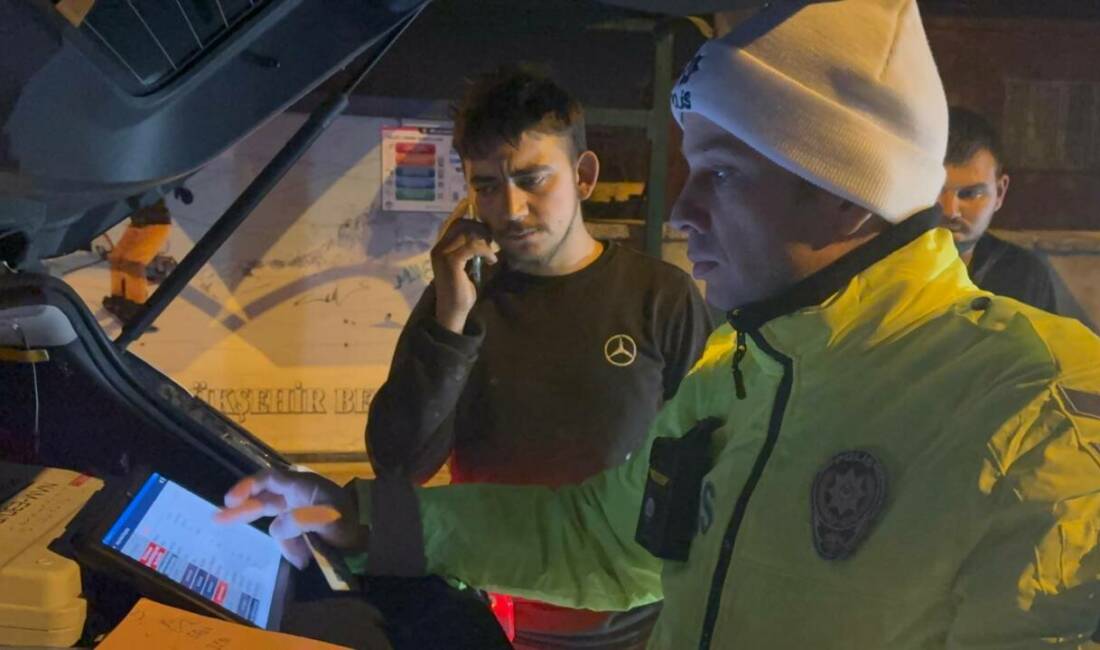 Kayseri'de polis ekiplerinin denetiminde oto tamircisi olduğunu söyleyen sürücü ehliyetsiz